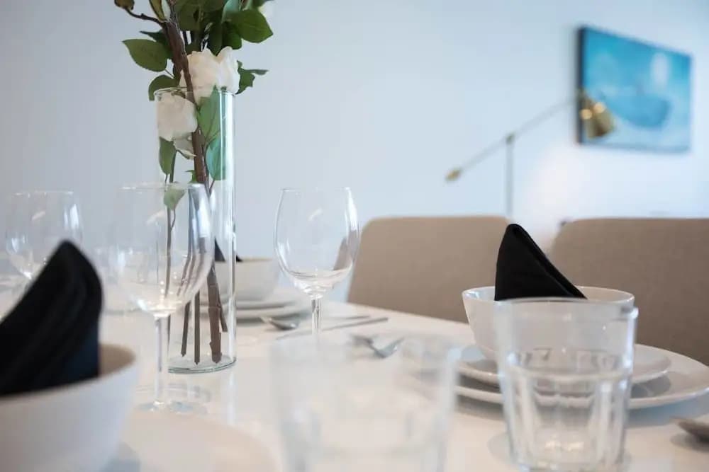 87 Docklands 2BD 2BTH Waterside with Carpark - photo 9
