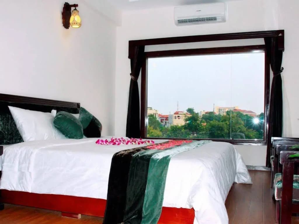 Happy Hotel - Kim Ma - photo 2