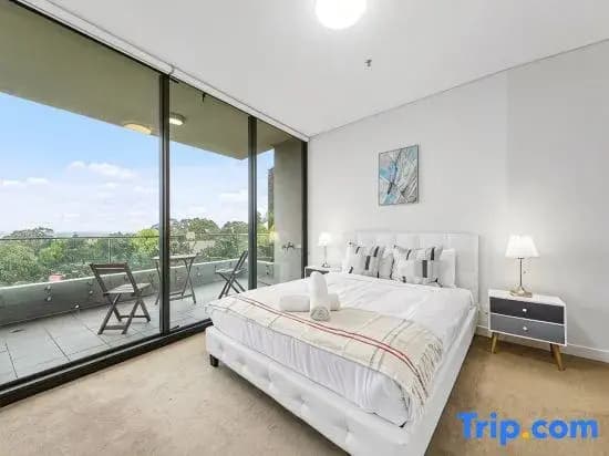 Stunning Waterview 2Bed Apt North Sydney - photo 2