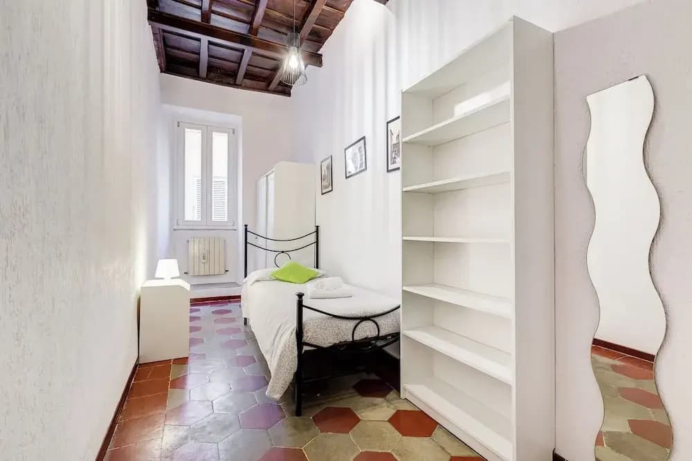 Spanish Steps Spacious Apartment - photo 4