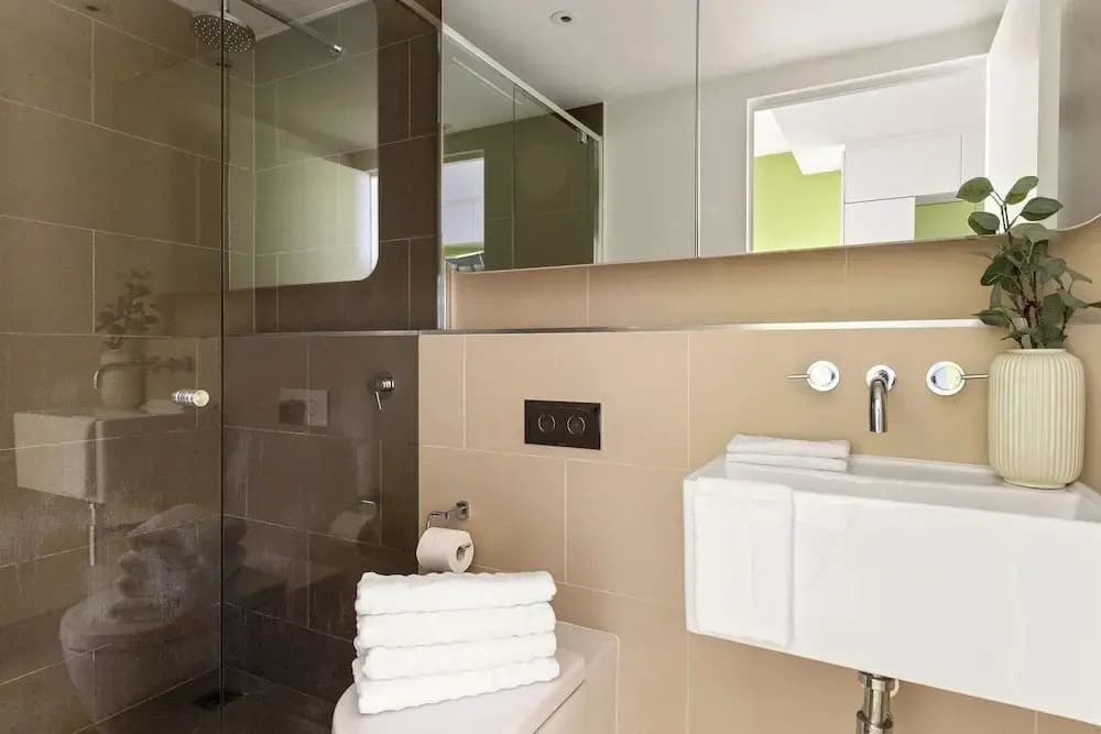 Cozy & Chic 2BR Apt Walk to Melbourne Central - photo 8