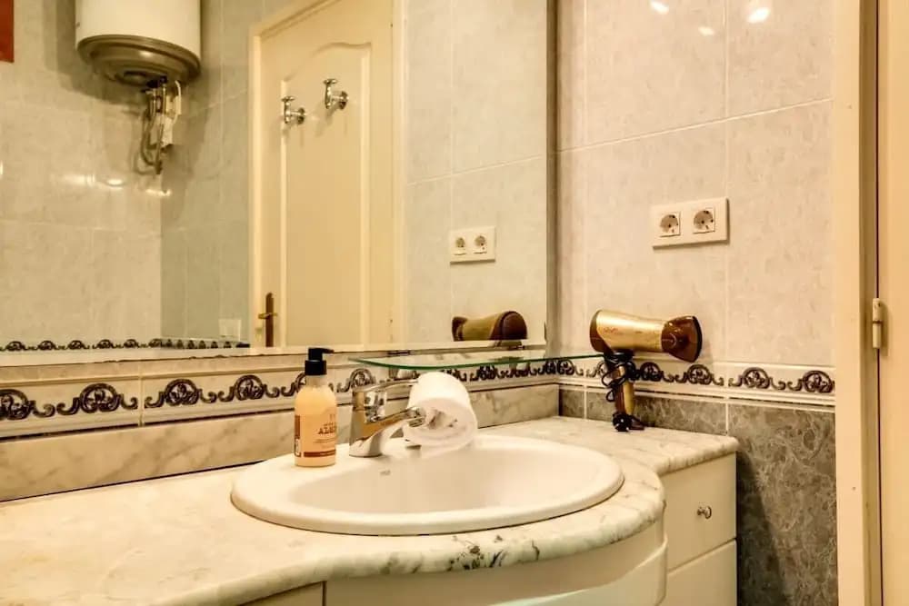 Joyful 2 Bed in the fantastic Sant Antoni area - photo 7