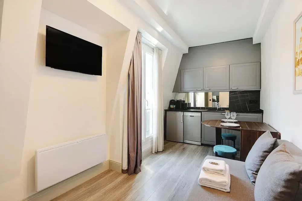 Amazing 2bd/6p apt With A/C - Bastille - photo 5