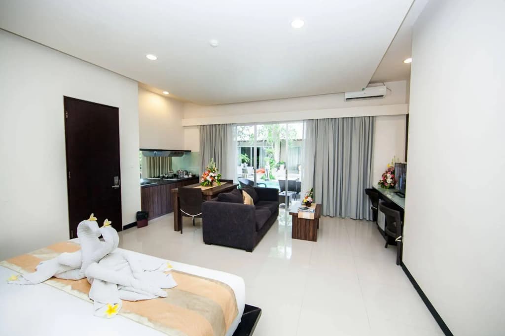 Sunset Mansion - photo 4