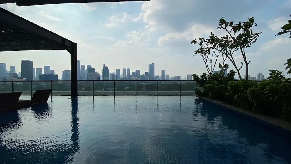 Homey And Spacious 2Br At Samara Suites Apartment - photo 11