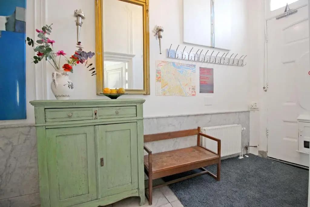 Cozy Jordaan canalhouse near Anne Frank House - photo 2