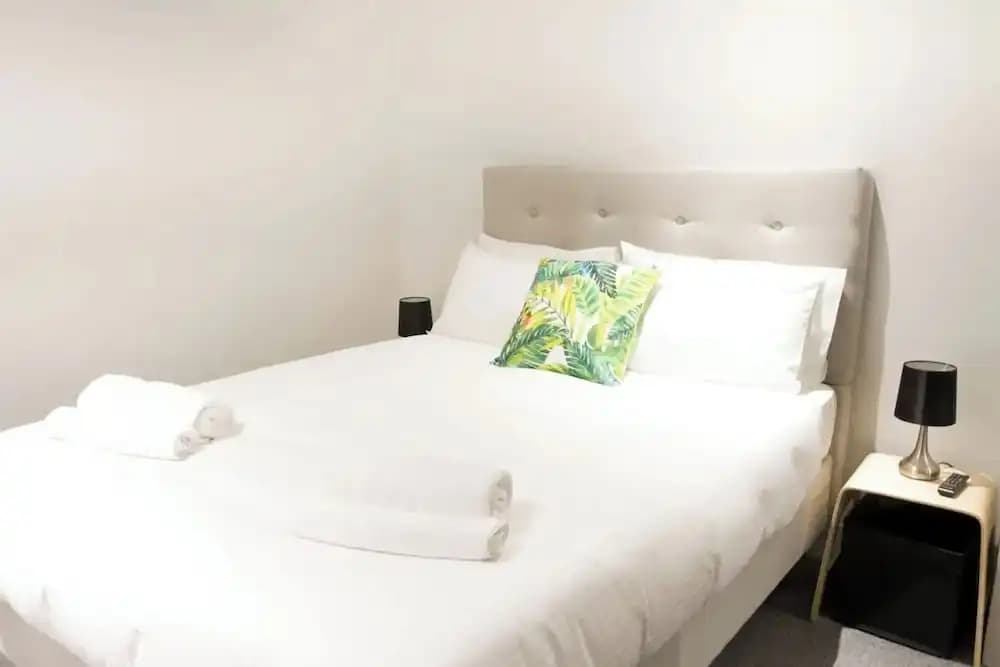 Modern + Spacious 2bd/2bath - Stunning City Views! - photo 2