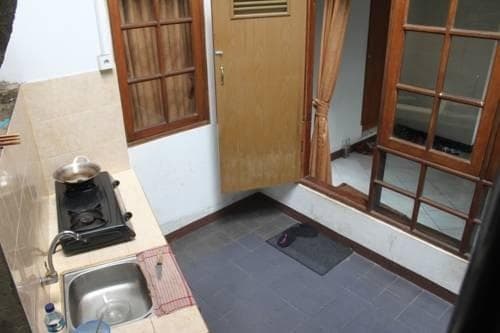 Elvia Guesthouse - photo 6