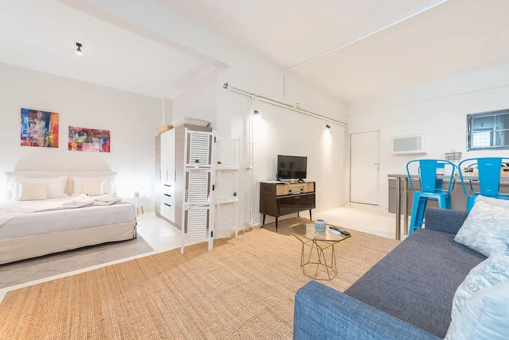 Stylish and Spacious Koukaki Apartment by Cloudkeys - photo 10