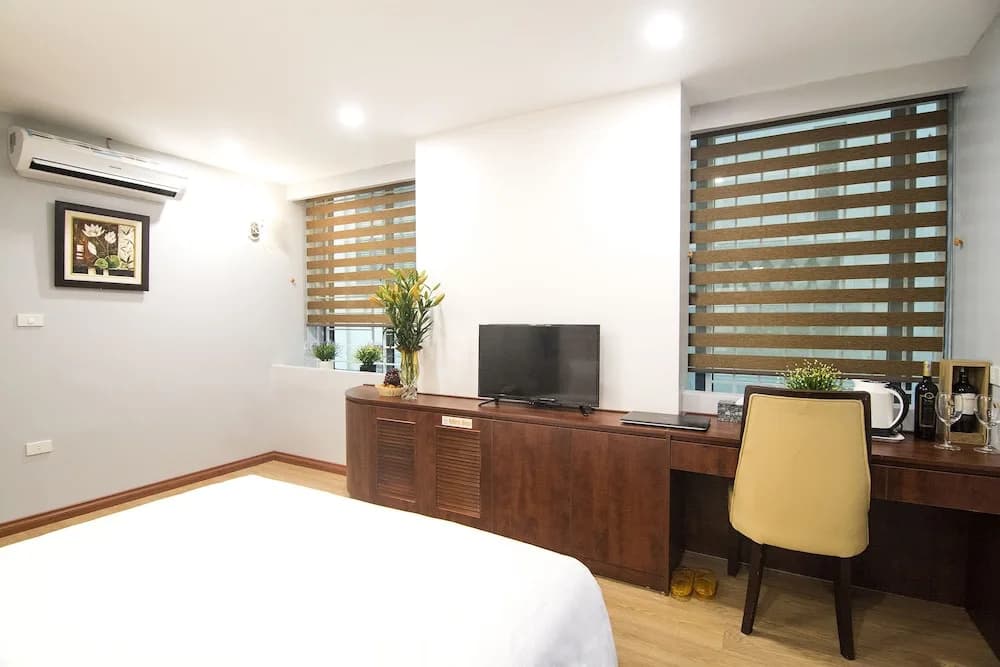 New Century Hotel - photo 6