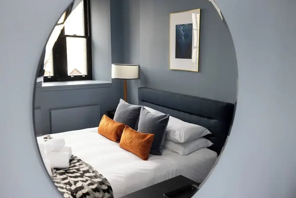 Stylish 2-bed flat in New Town - photo 30
