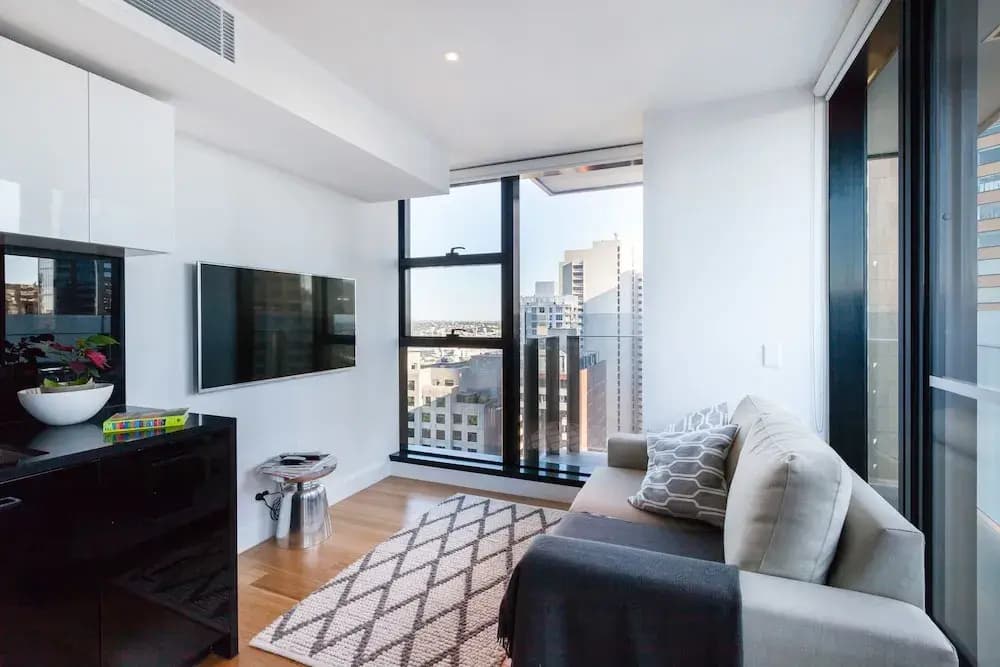 LOGAN, 2BDR Melbourne Apartment - photo 6