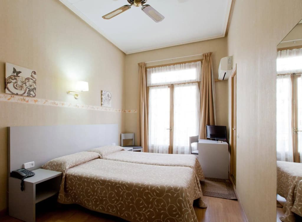 Hostal Andorra - photo 4