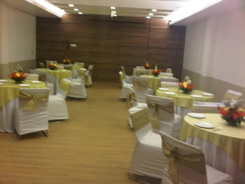 Hotel Twin Tree Naraina - photo 21