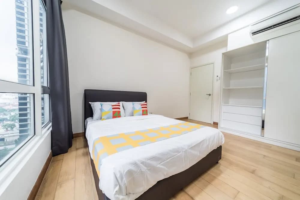 OYO Home 89449 Fancy 2 Bedroom Crest Residence - photo 3