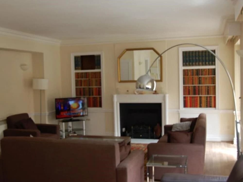 The Elegant Mayfair - main photo