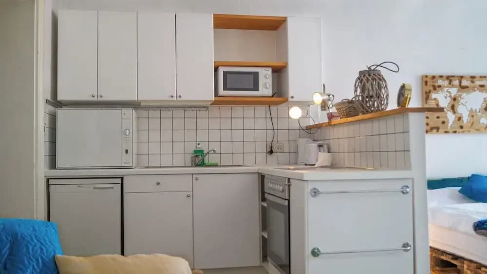 Cozy 1BR Suited for Extended Comfort - photo 11