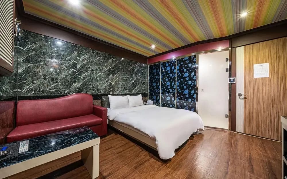 Sadang Charis Hotel - photo 11