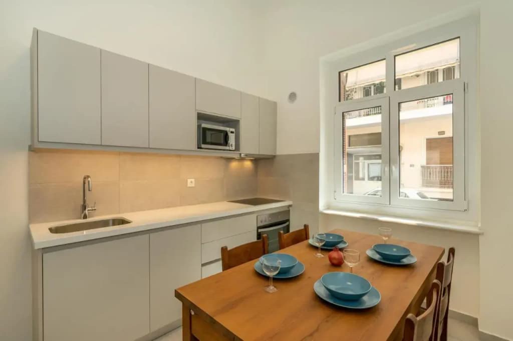Charming 3bd apt. close to metro - photo 9