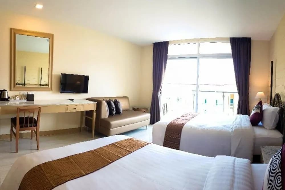 Crystal Luxury Hotel - photo 2
