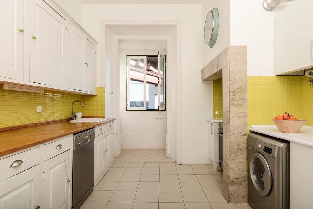 Bright Apartment with River View - photo 12