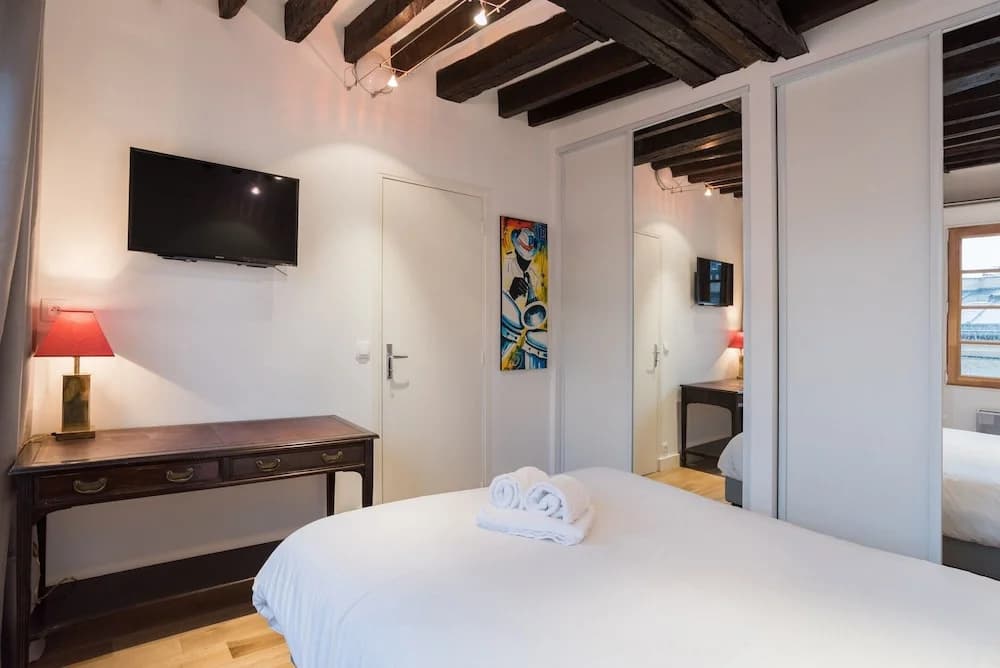 Temple - Le Marais Apartment - photo 3