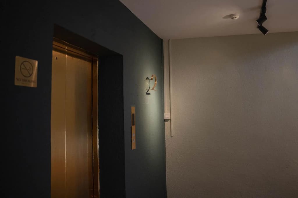 Room V @ Jalan Sultanah Near Bus Stop Batu Pahat - photo 11