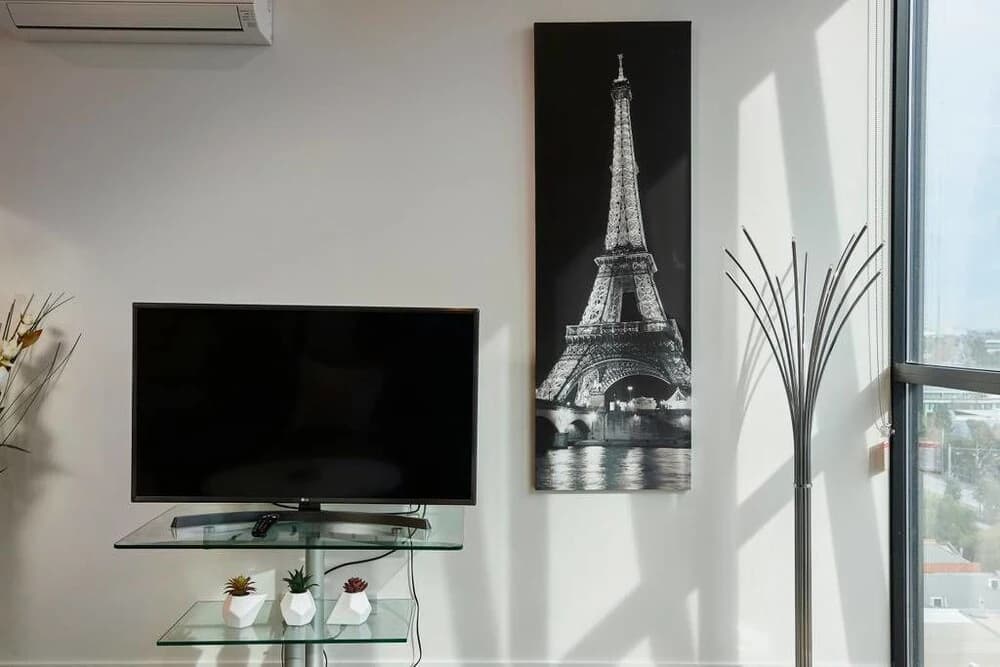 Panoramic Melbourne Views from Stylish Apartment - photo 6