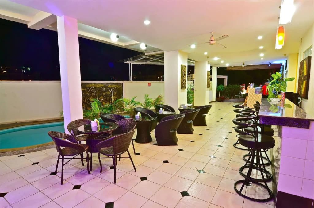 Square One Hotel Patong - photo 18
