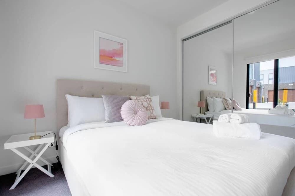 Designer Warm Home@mooneeponds+parking/wifi - photo 5
