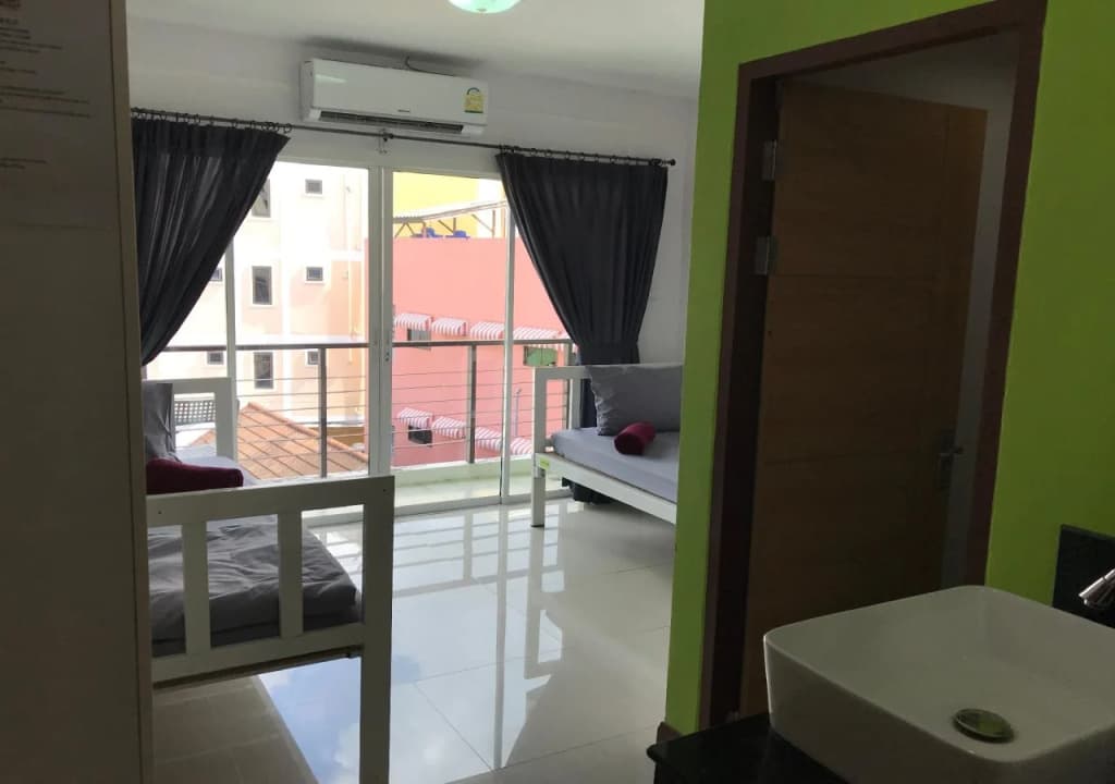 Bedbox Guesthouse & Hostel - photo 6
