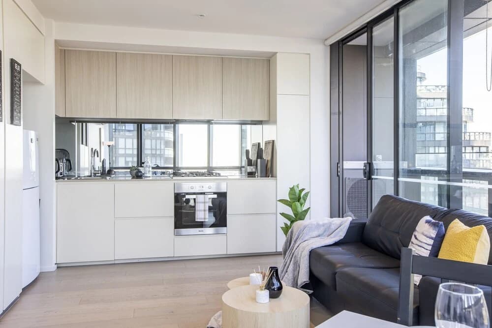 Docklands high level 1 Bedroom Apartment with pool by KozyGuru - photo 2