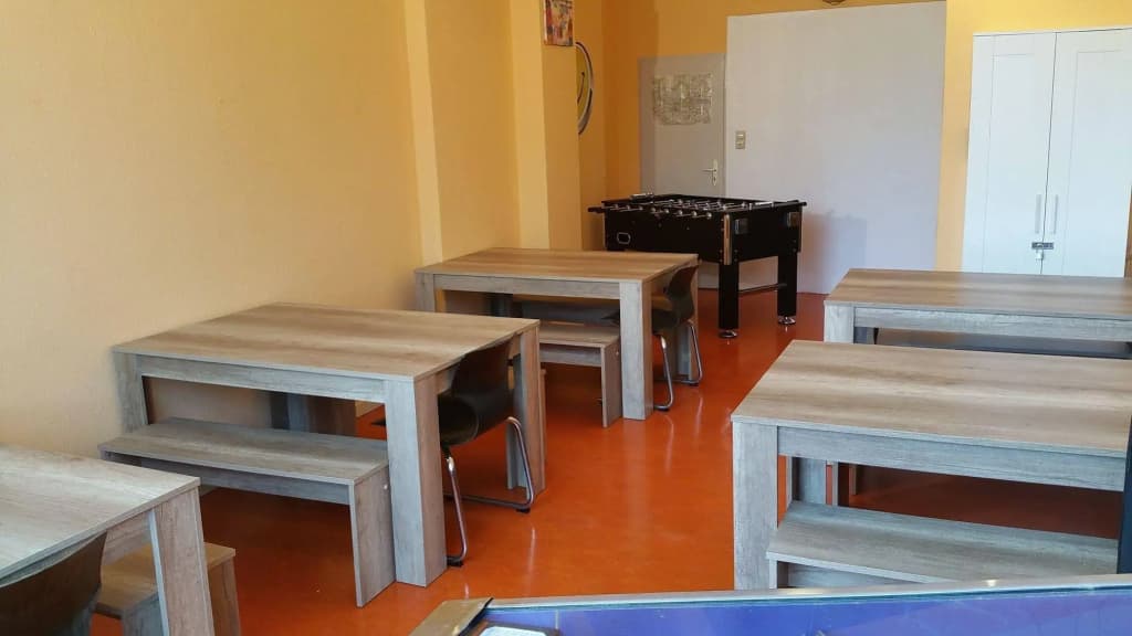 HappyGoLucky Hotel & Hostel - photo 10