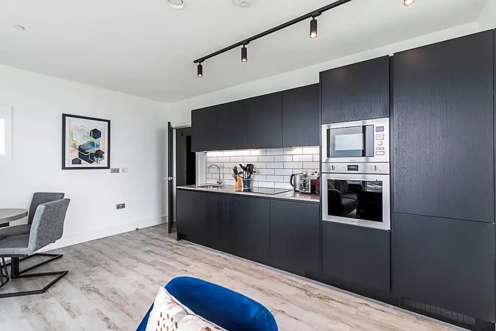 Two Bedroom Luxury Retreat At North Acton, London - photo 1
