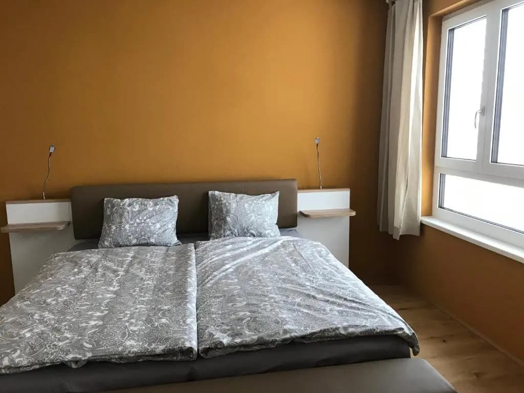 Spacious, Modern 1-bdrm Apt near VIC & Austria Ctr - main photo