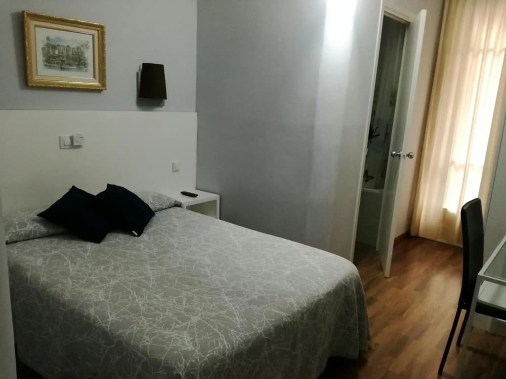 Hostal Lesseps - photo 2