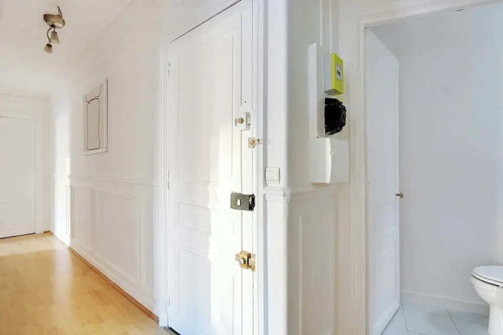 Experience the Parisian Lifestyle: 2BR Near Porte Maillot - photo 7