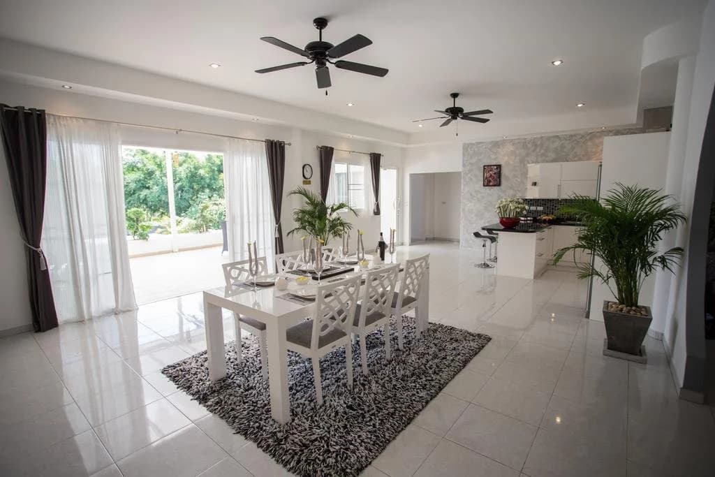 Blissful Tropical Stay at SeaLaVie Villa - photo 7