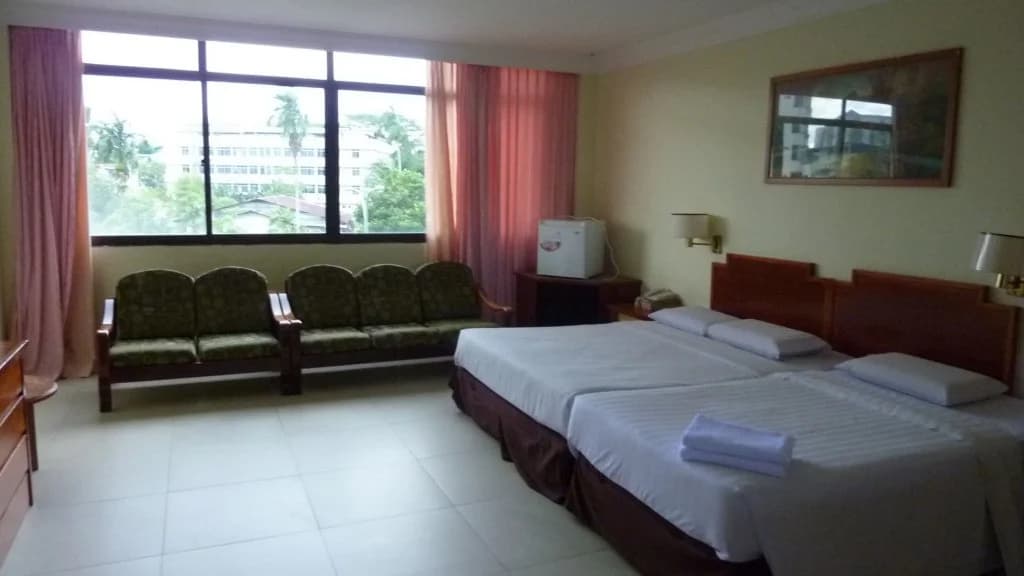 OYO 11342 Liwah Hotel Near Hospital Umum Sarawak - photo 7