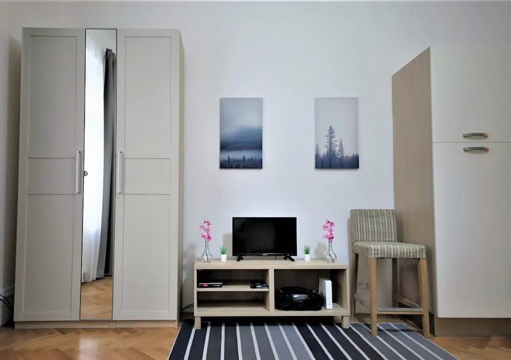 City Castle Aparthotel - photo 5