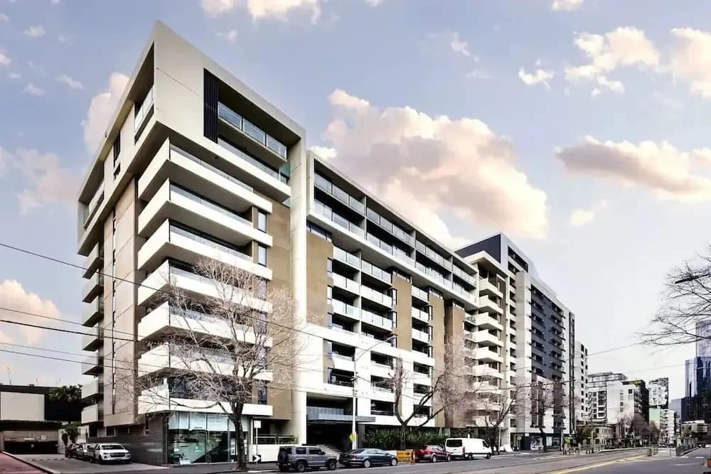 A Chic 2BR Apt Near Melbourne Uni, Free Parking - photo 1