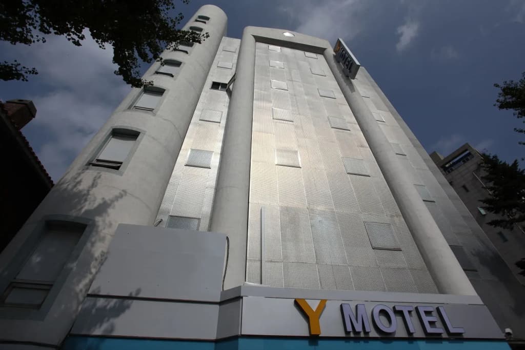 Y Hotel - photo 7