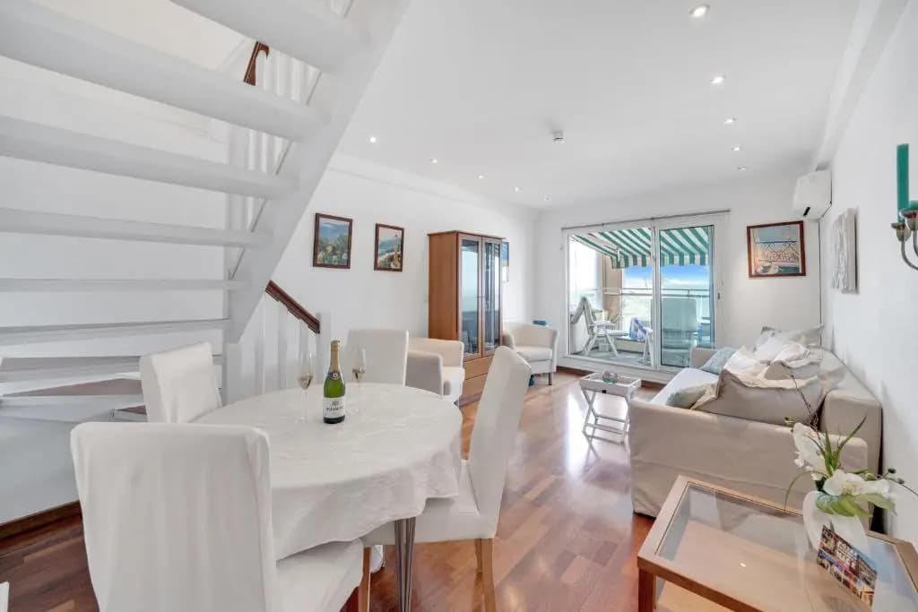 La Prom - a two bedroom apartment with a sea view - photo 17