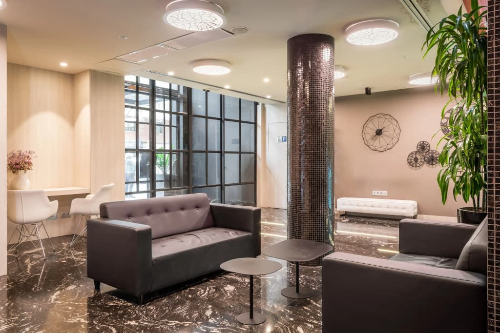 Arya Stadium Hotel - photo 2