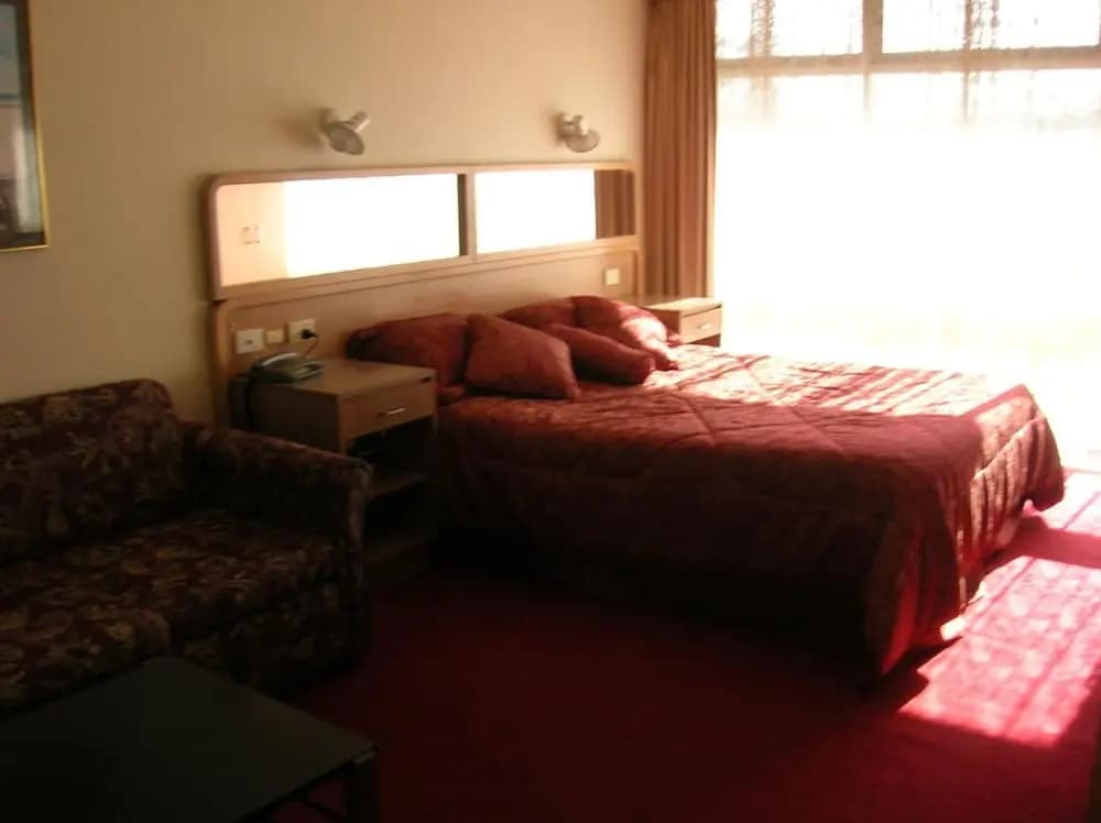 The Peninsula Motor Inn - photo 3
