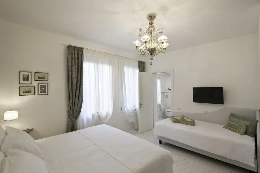 Chiara Lodge - photo 5