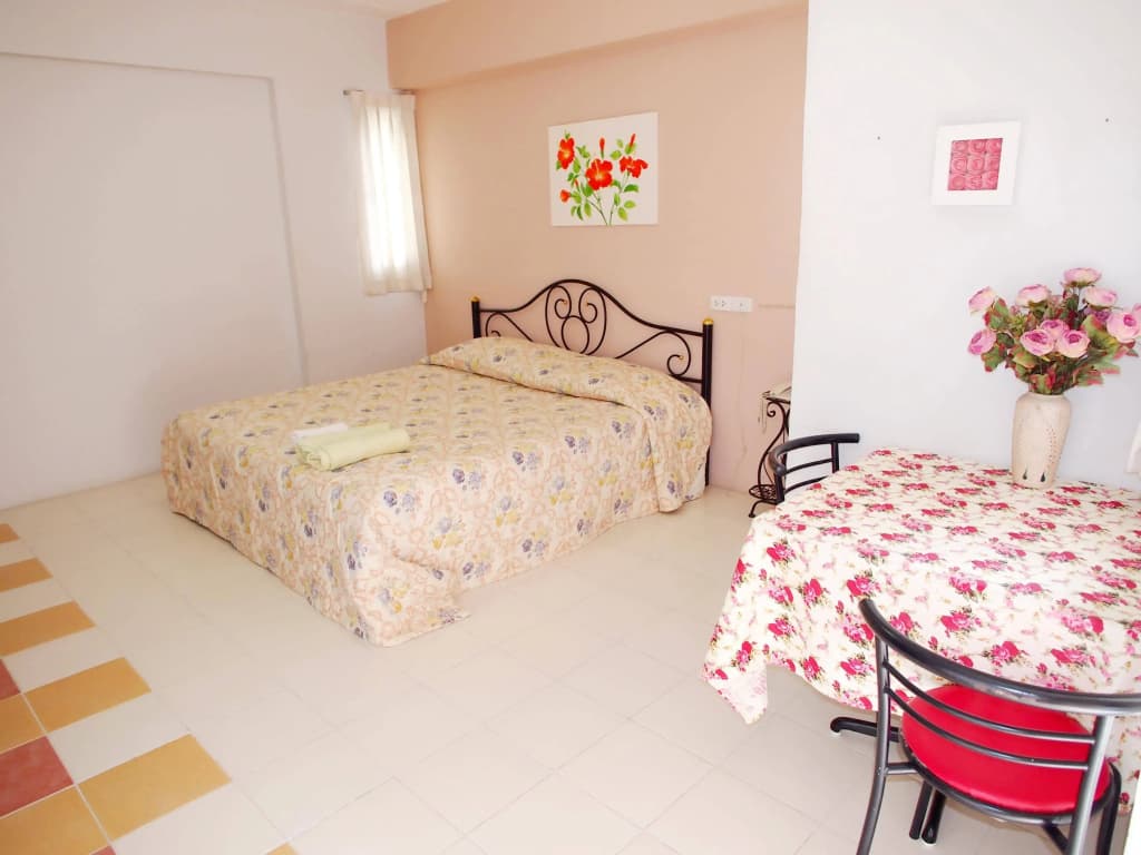 Thanapa Mansion - Hostel - photo 15
