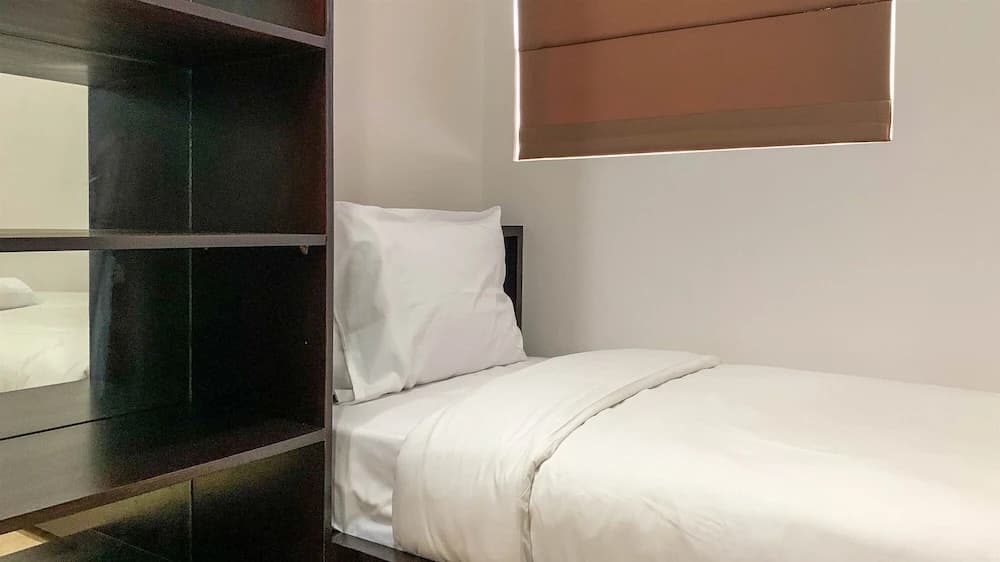 Comfort And Minimalist 2Br At Maple Park Sunter Apartment - photo 4