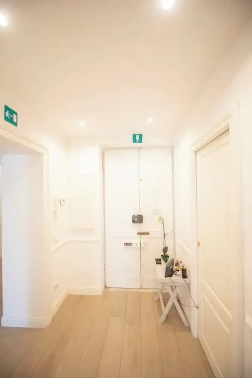 Vatican Beautiful 2Br Apartment - photo 14