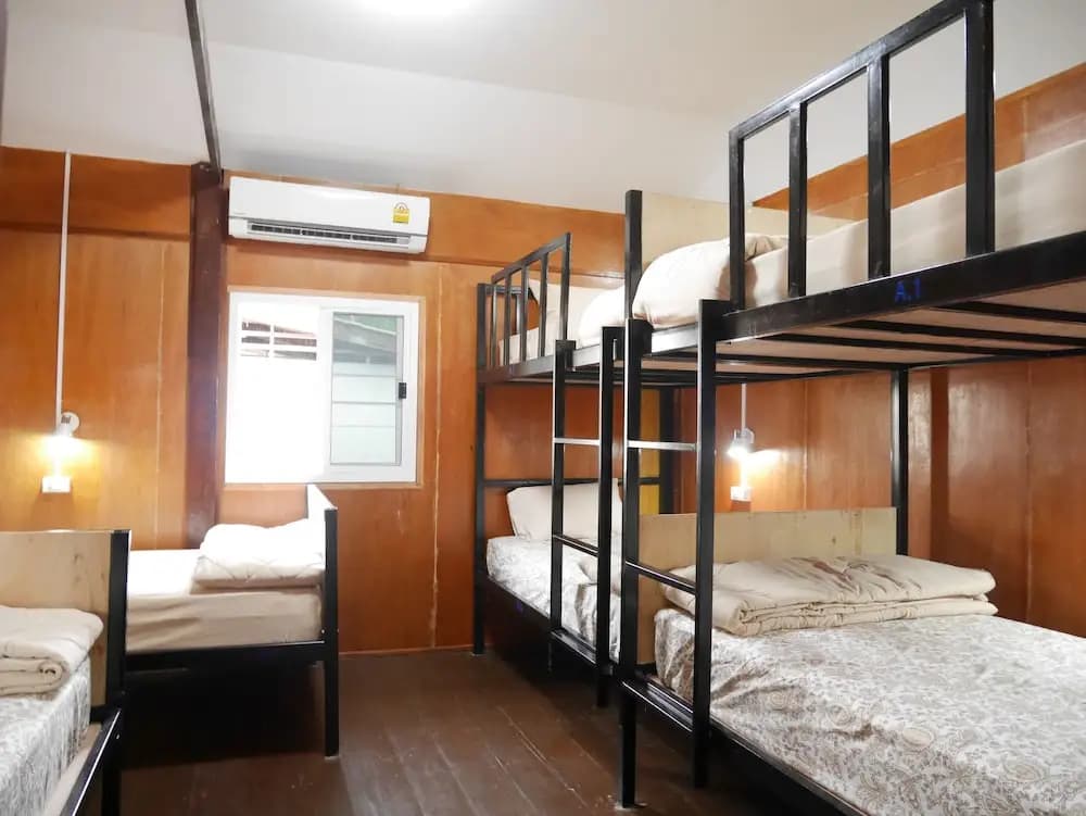 Lanta Chaolay Hostel - photo 4